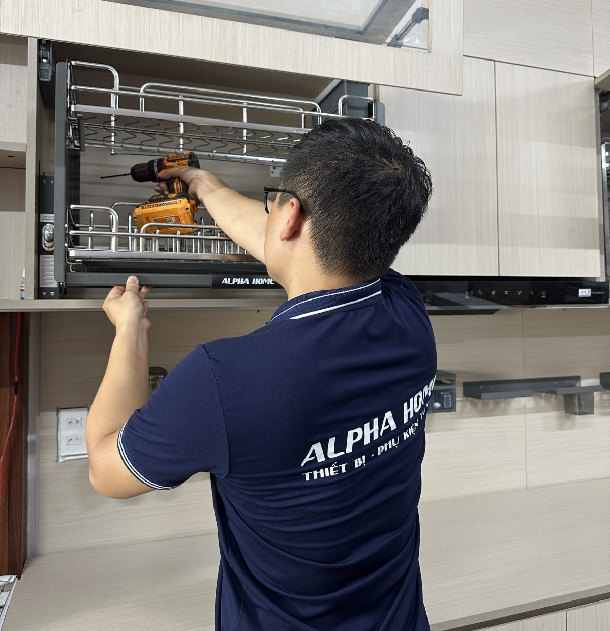 Lắp đặt giá bát nâng hạ